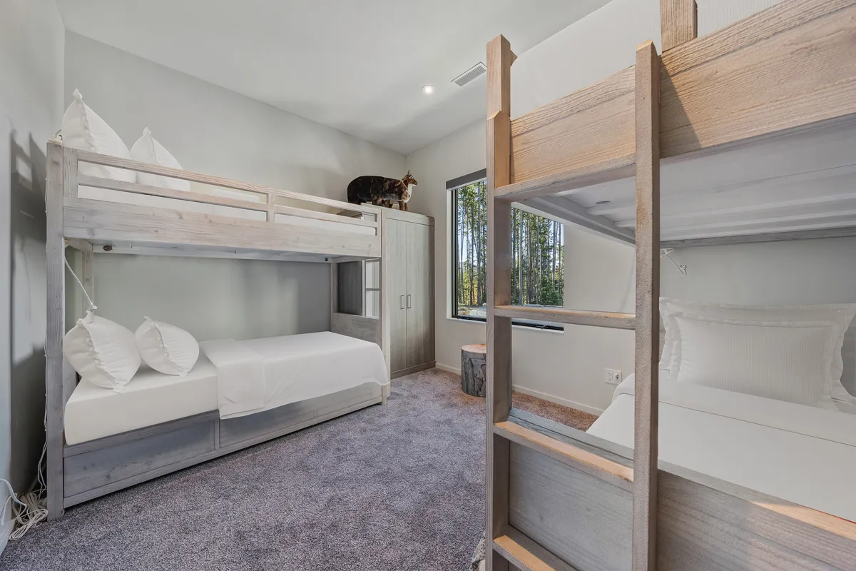 Bunk Bedroom image