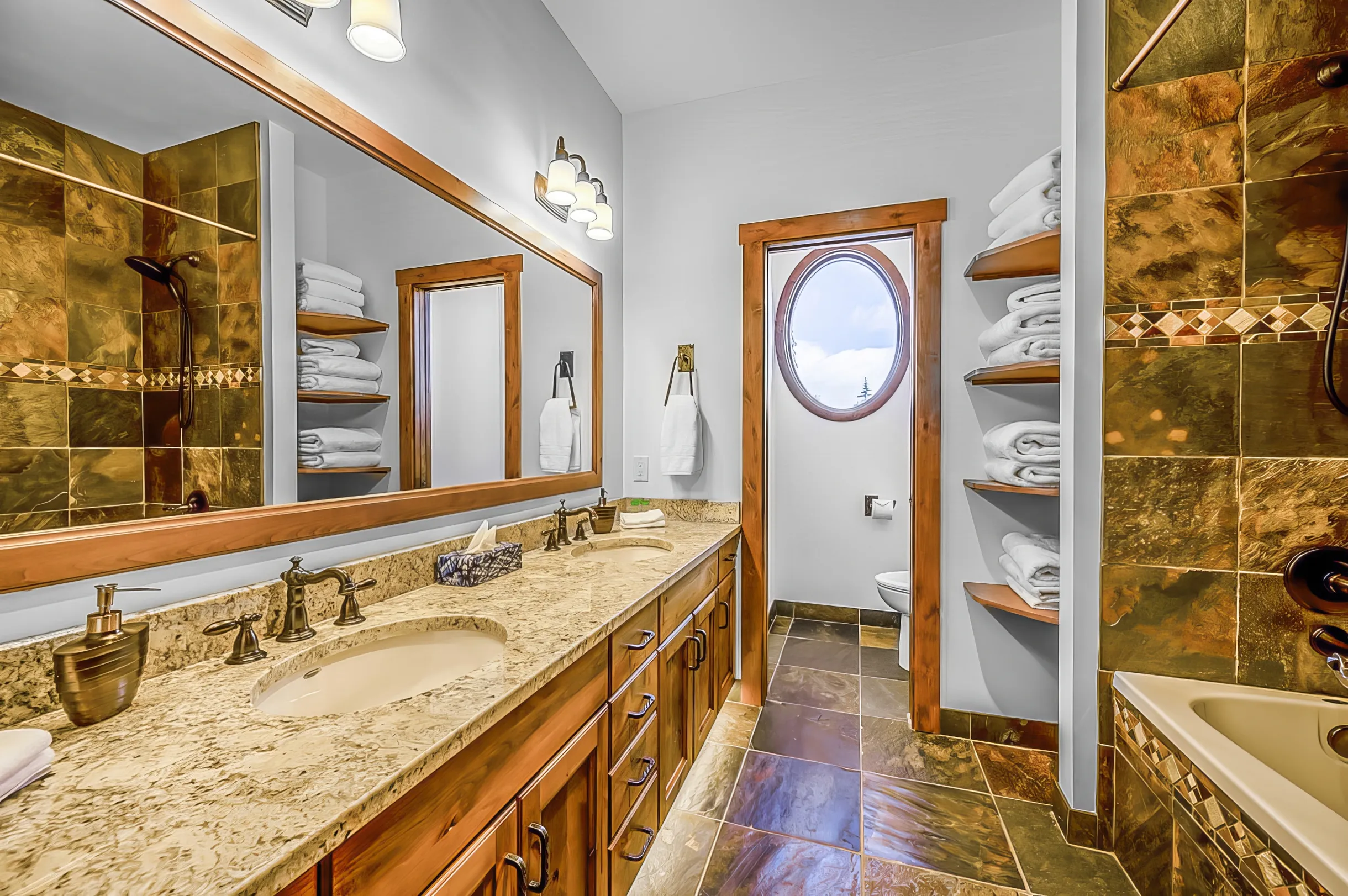 The Inuksuk Lodge - 4800 sq/ft of Big White Excellence #16