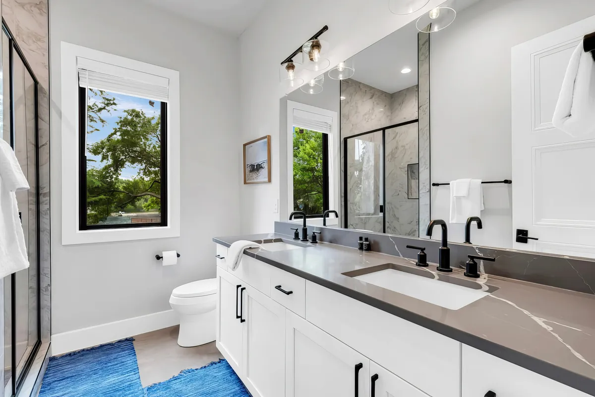 Ensuite Bathroom 3 image 1