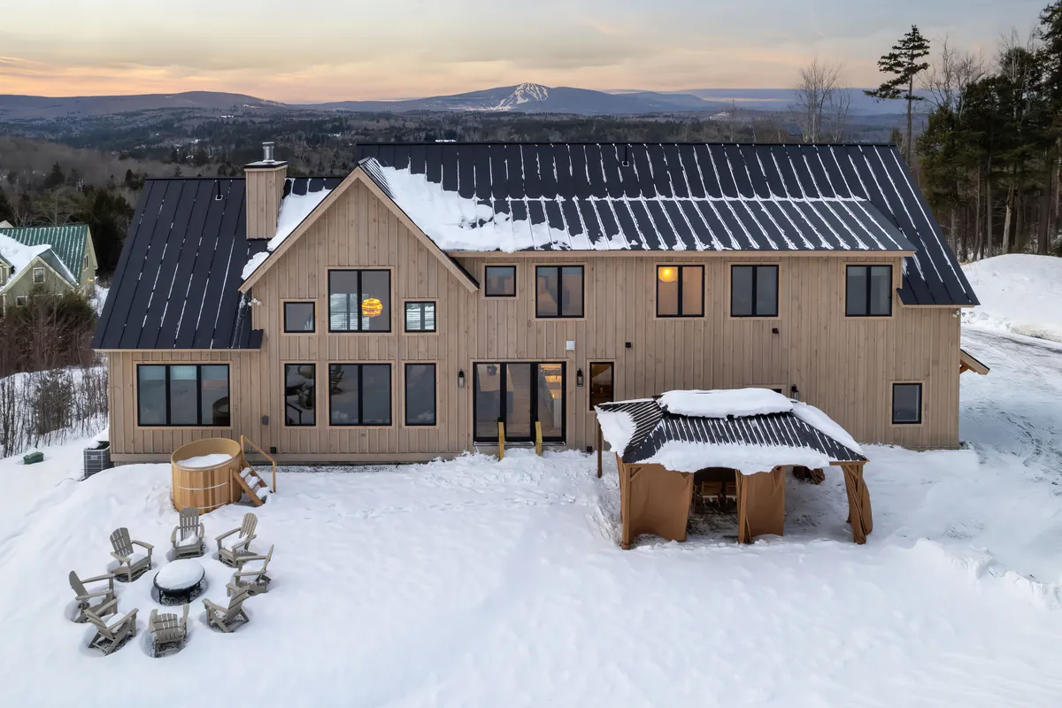 Wander Stratton Mountain