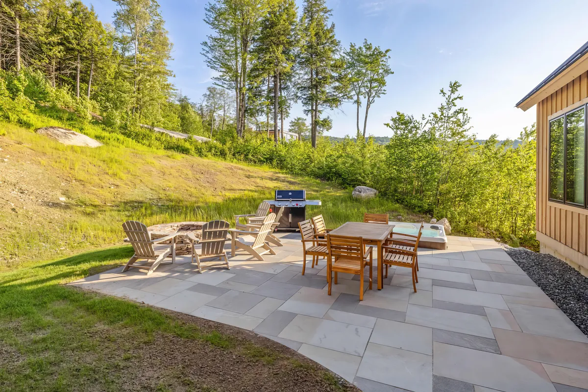 Wander Stratton Mountain