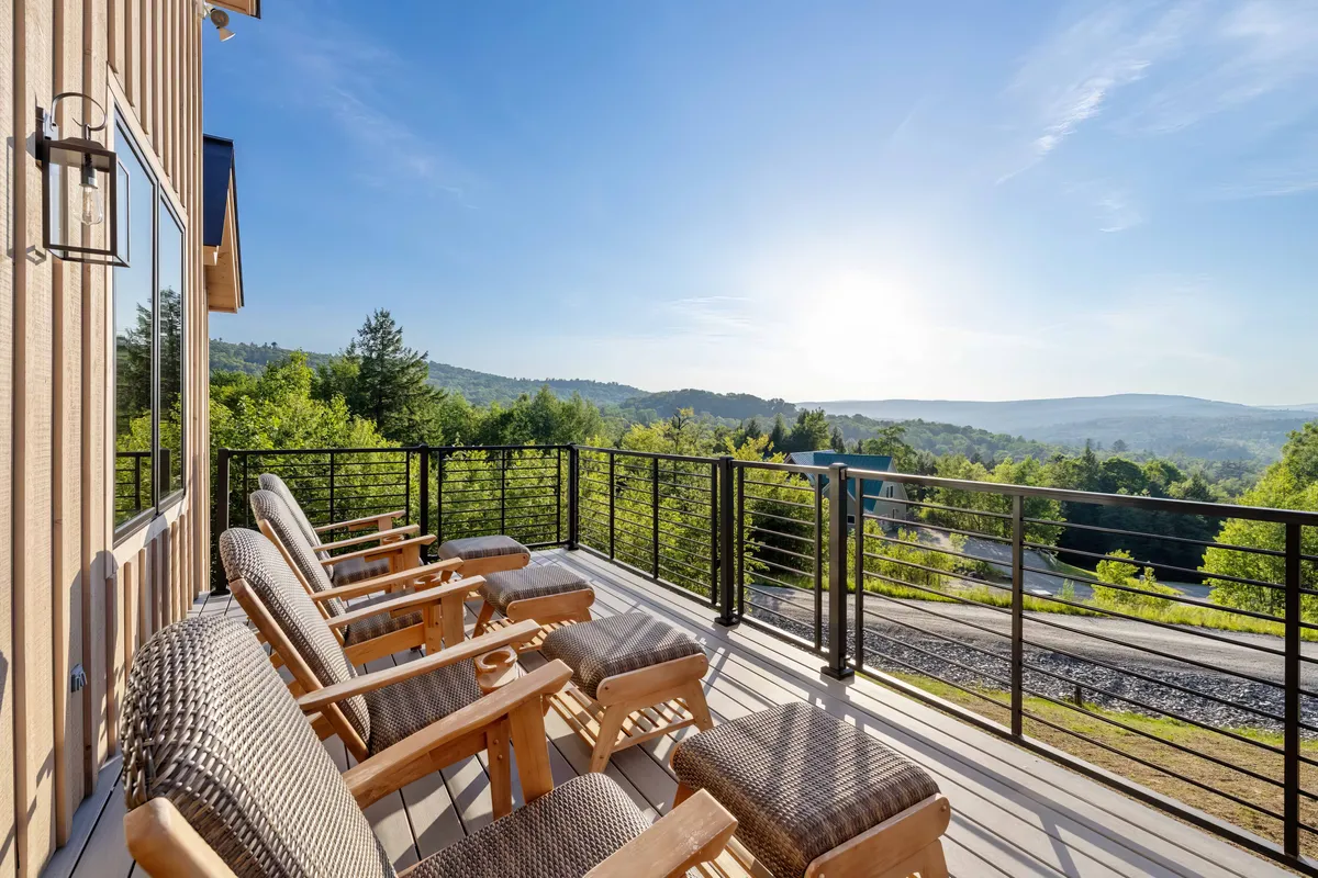 Wander Stratton Mountain