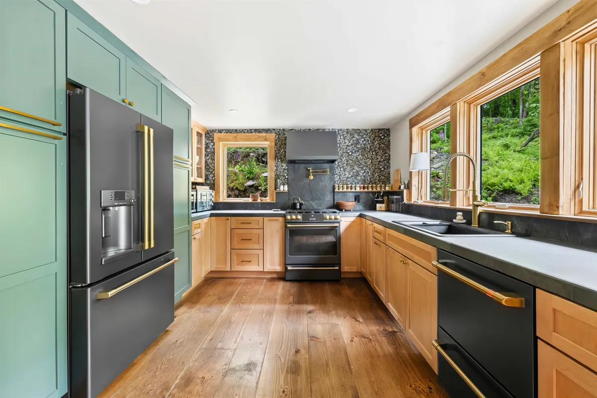 Wander Stratton Woods