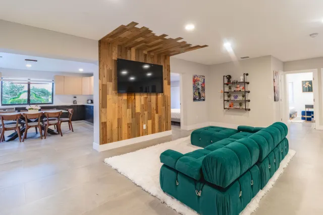 Wander Biscayne Villa #3