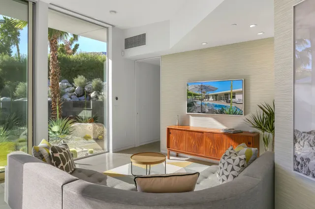 Wander Palm Springs Horizon #3