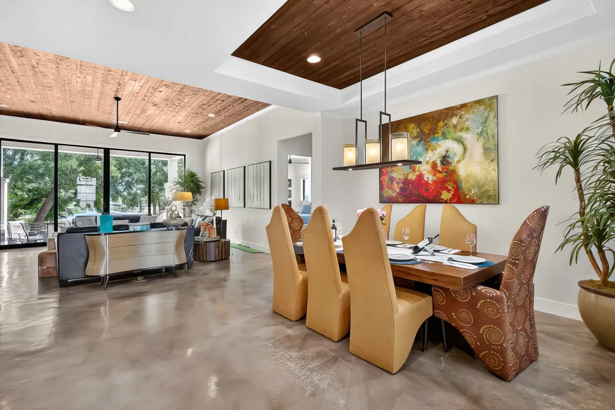 Dining Room image 1
