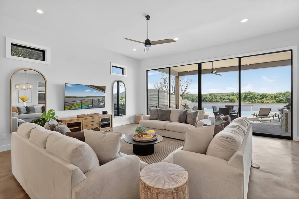 Wander Kingsland Oasis