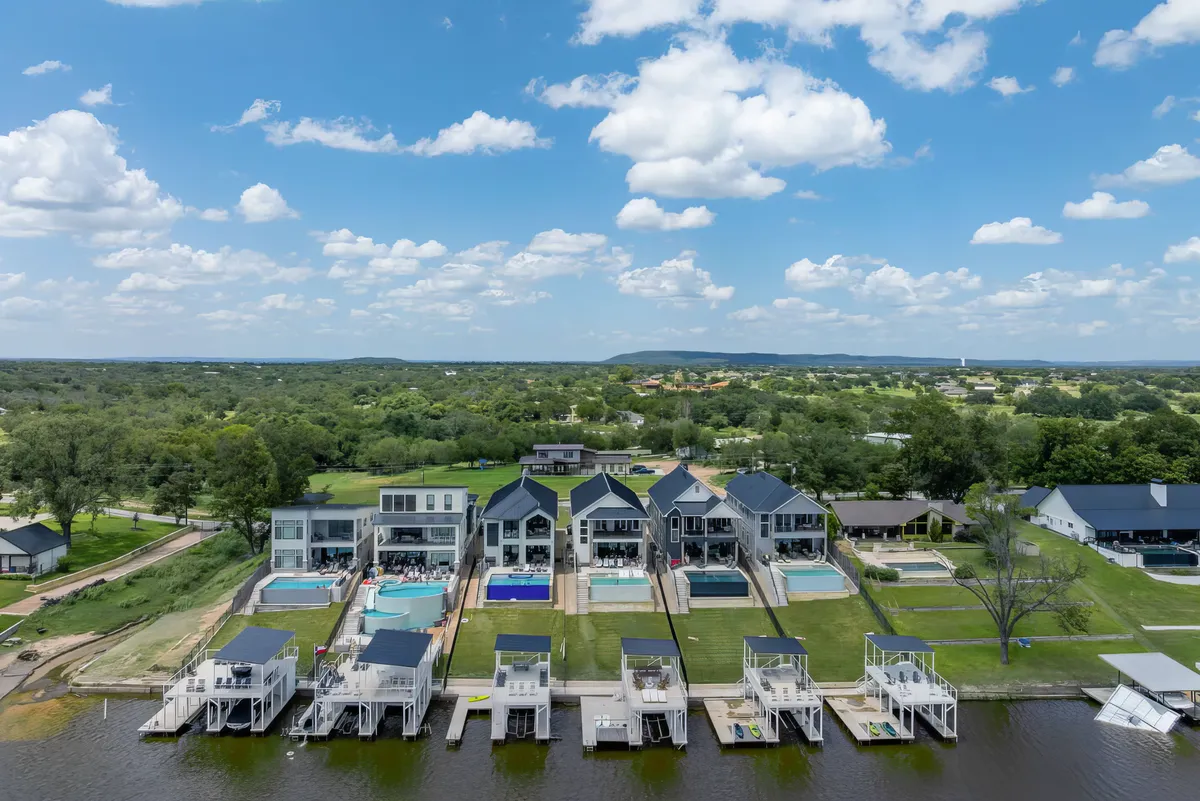 Wander Kingsland Oasis