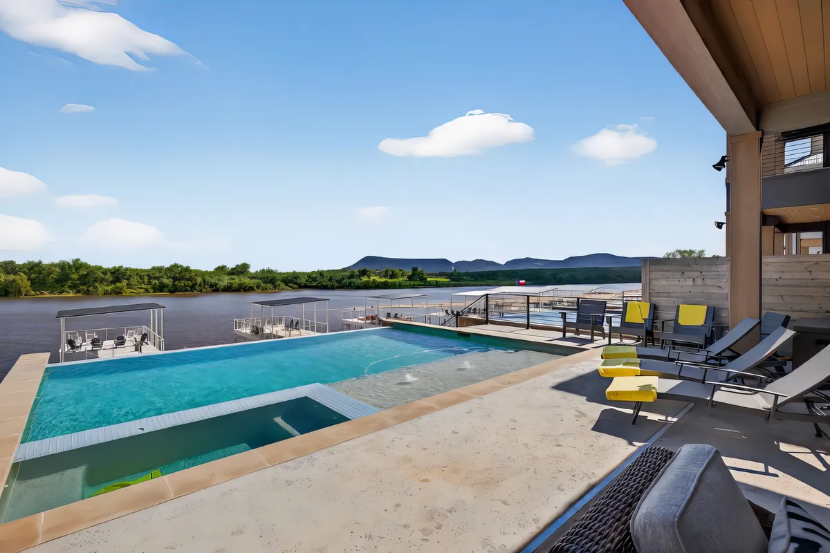 Wander Kingsland Oasis