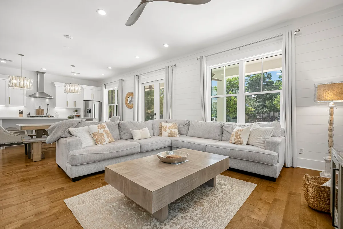 Living room image 1