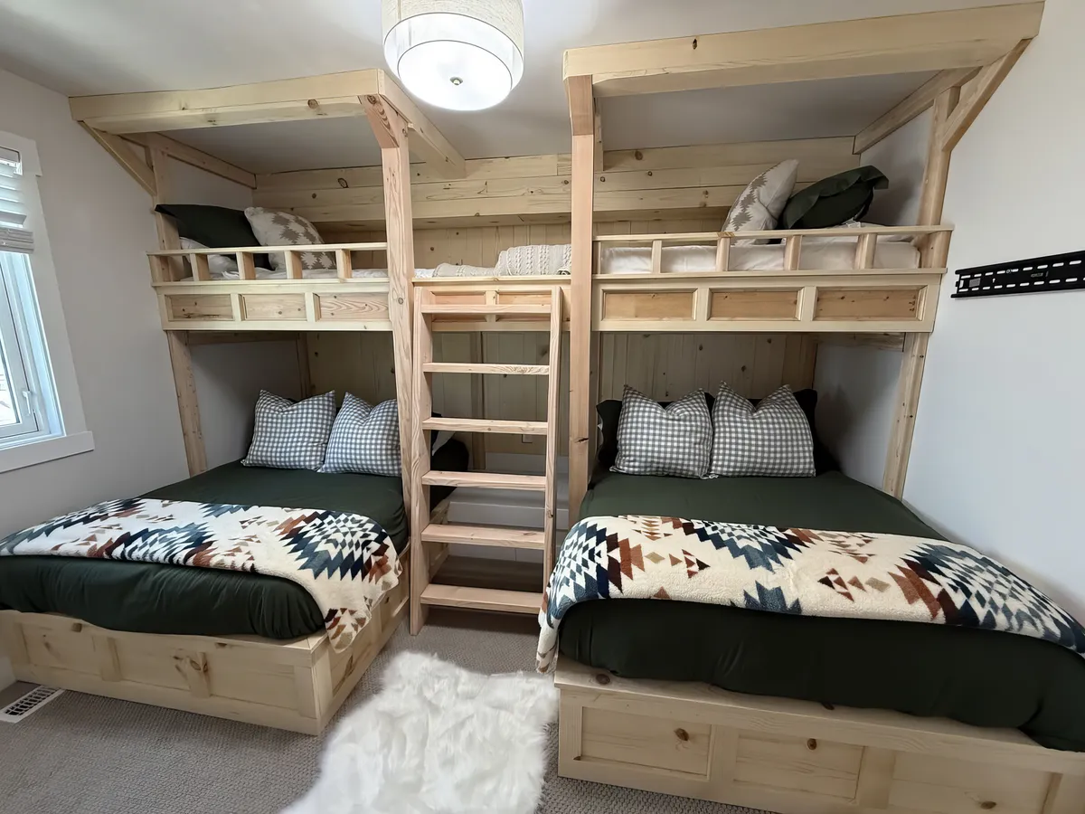 Bunk Bedroom image