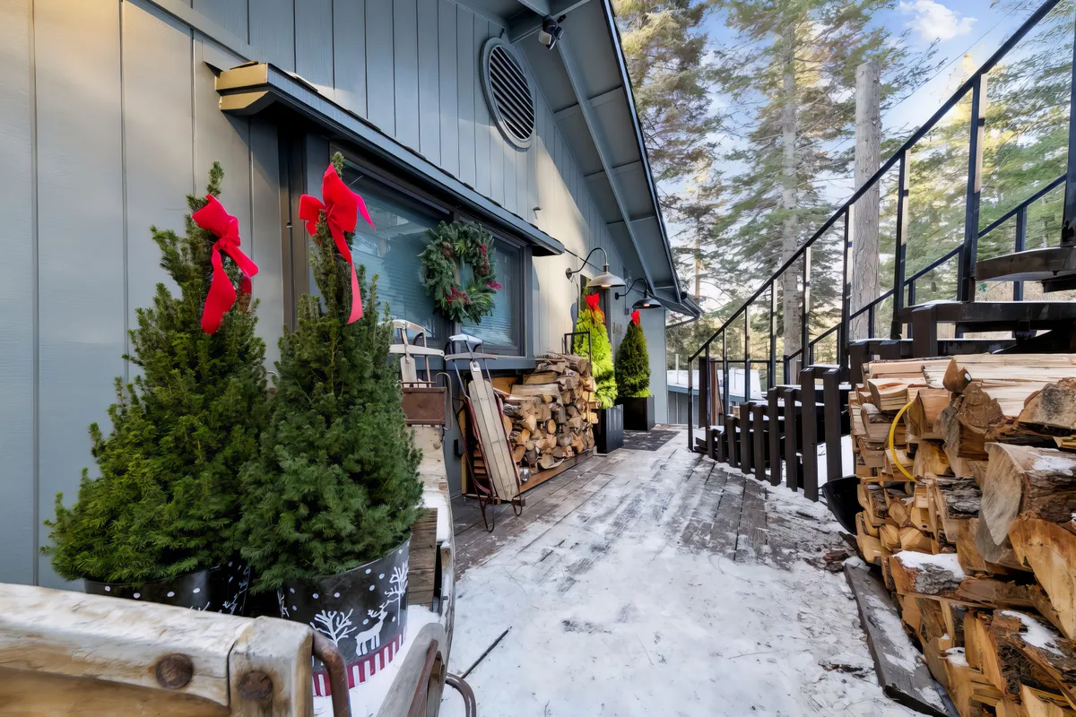 Heavenly lakeview home with hot tub and large kitchen Luxe42