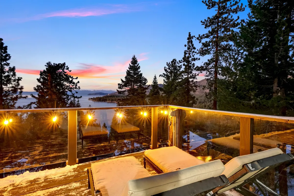 Heavenly lakeview home with hot tub and large kitchen Luxe42 property photo 5