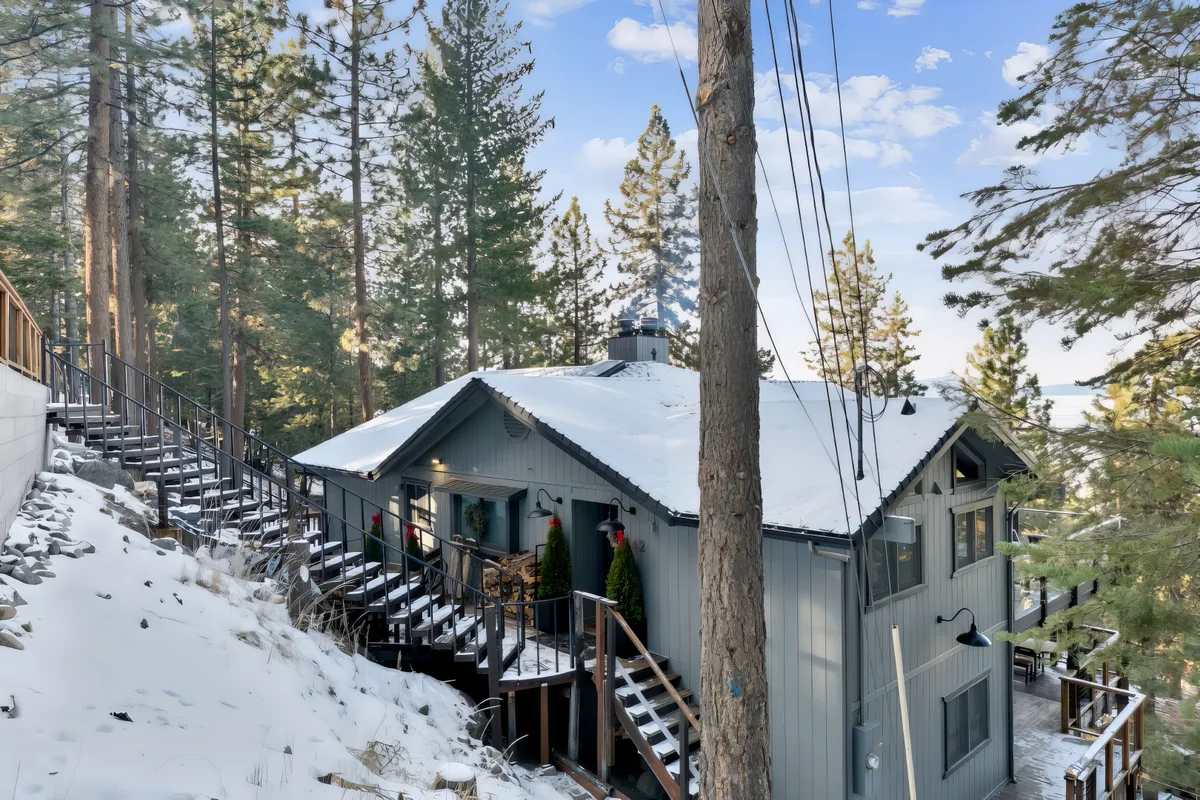 Heavenly lakeview home with hot tub and large kitchen Luxe42 property photo 3