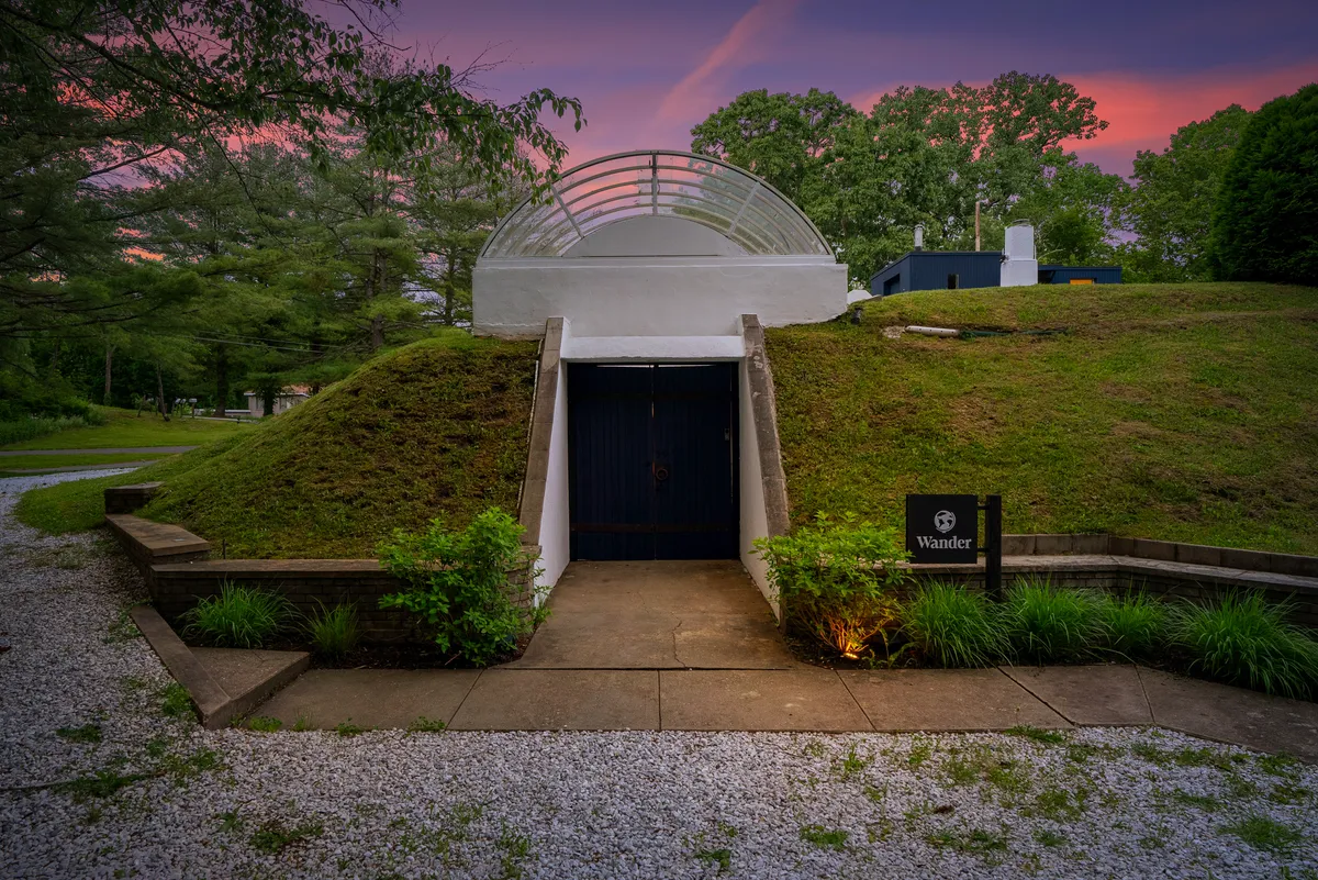 Wander Lakefront Retreat