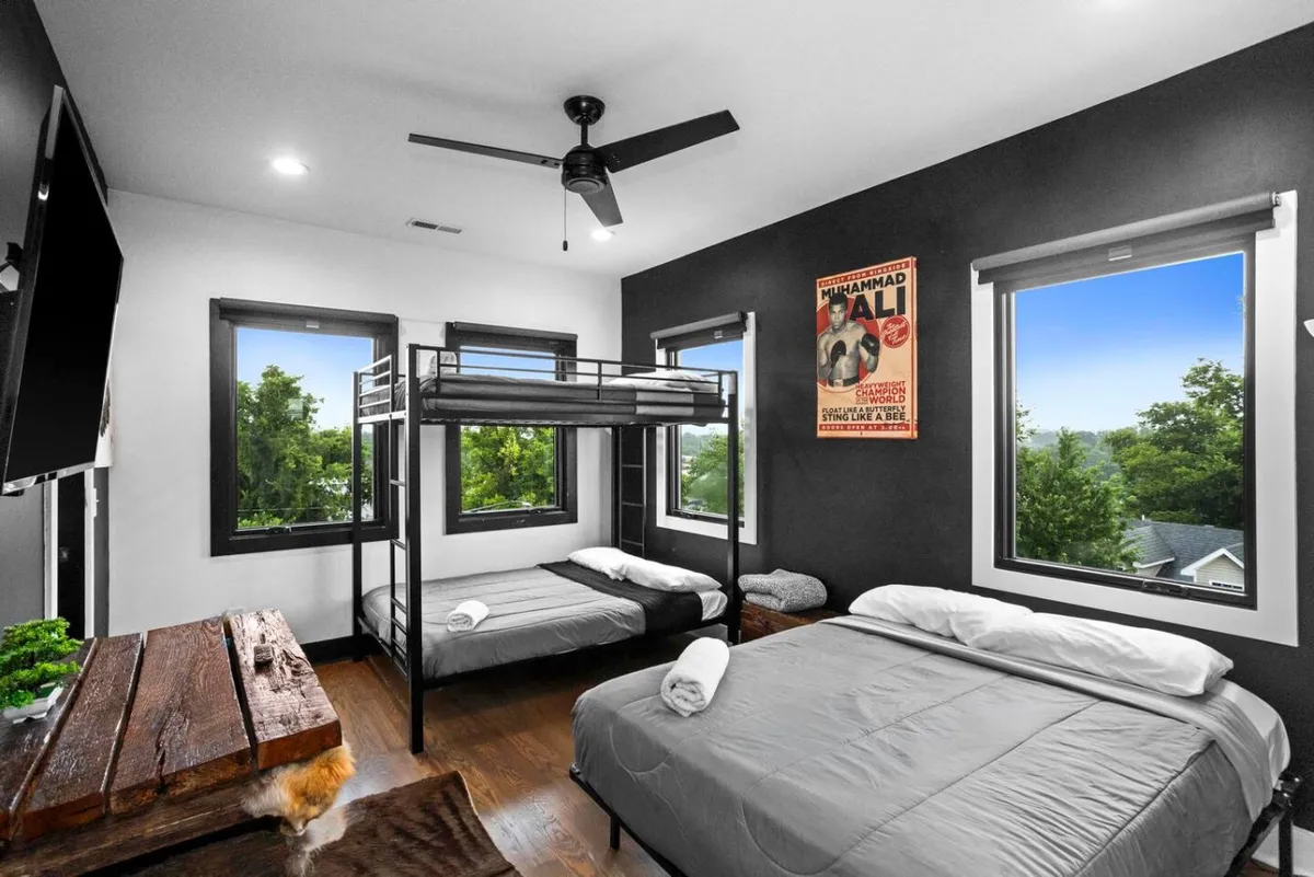 Bedroom 1 image 1