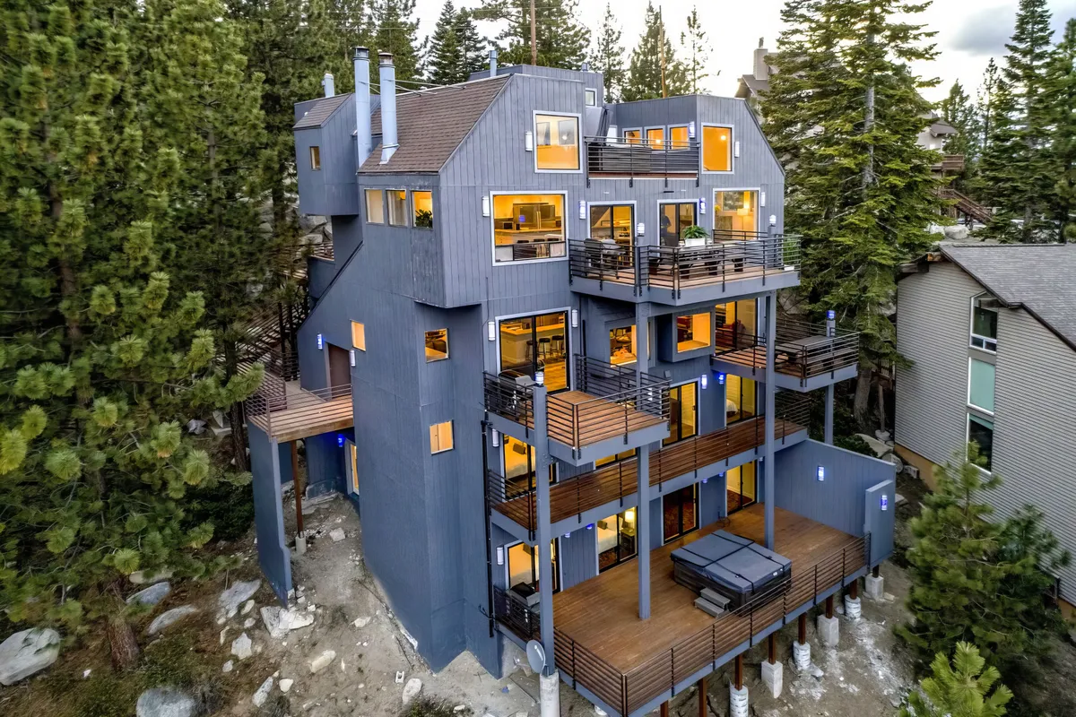 Luxe11 Lake Tahoe Blue Diamond Lodge VIP