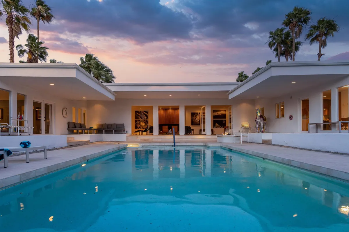 Wander Palm Springs Glow