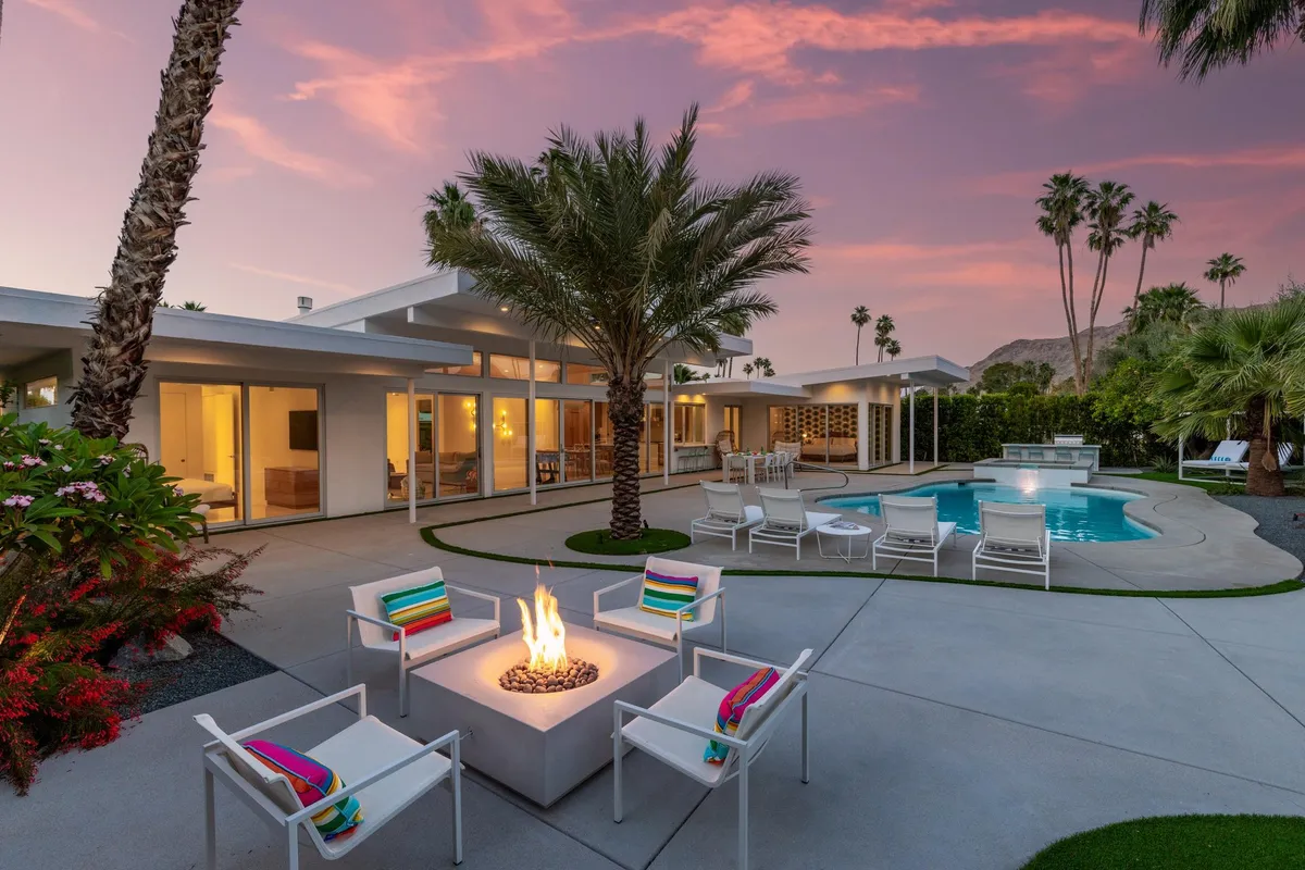 Wander Palm Springs Halo #23