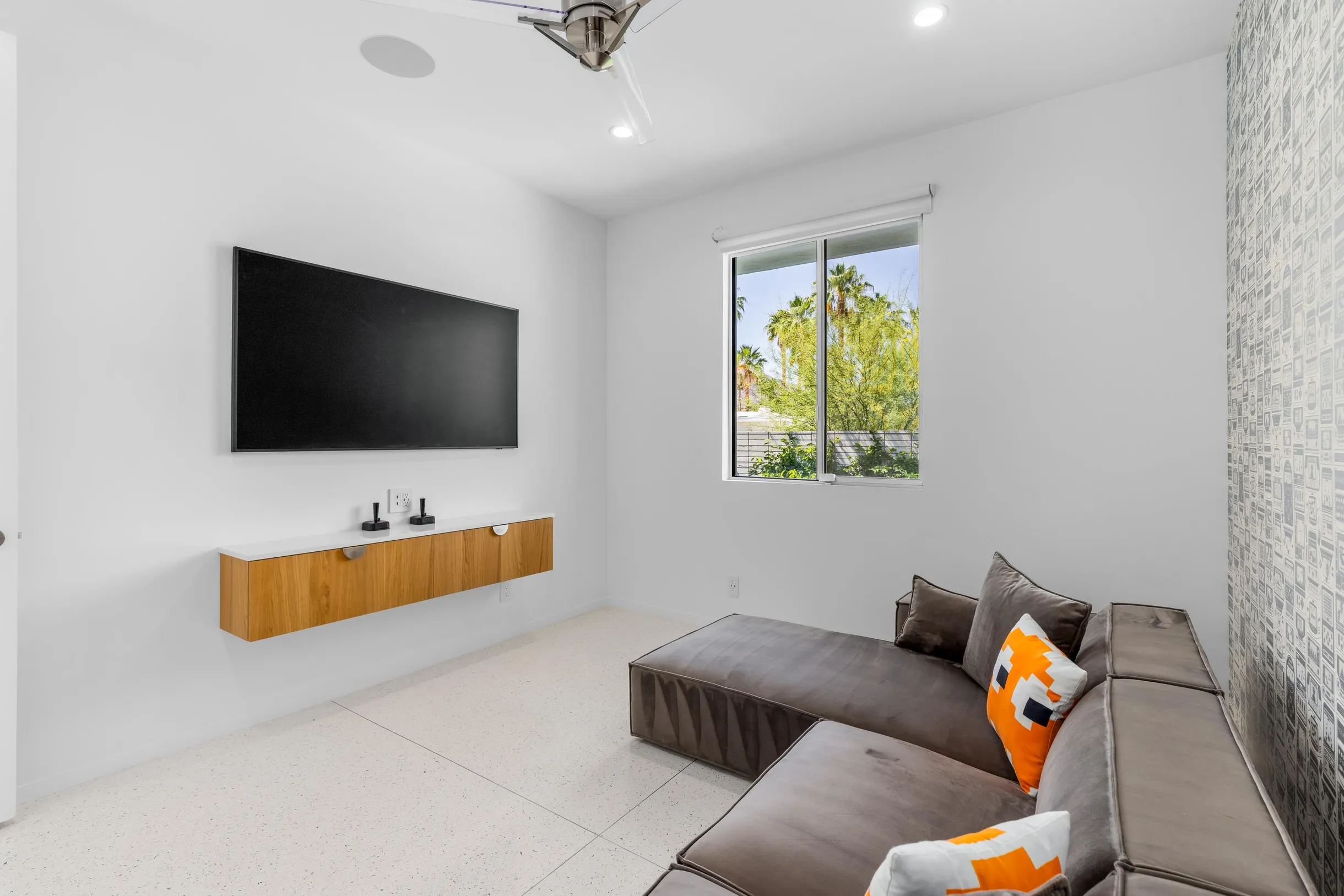 Wander Palm Springs Halo #19