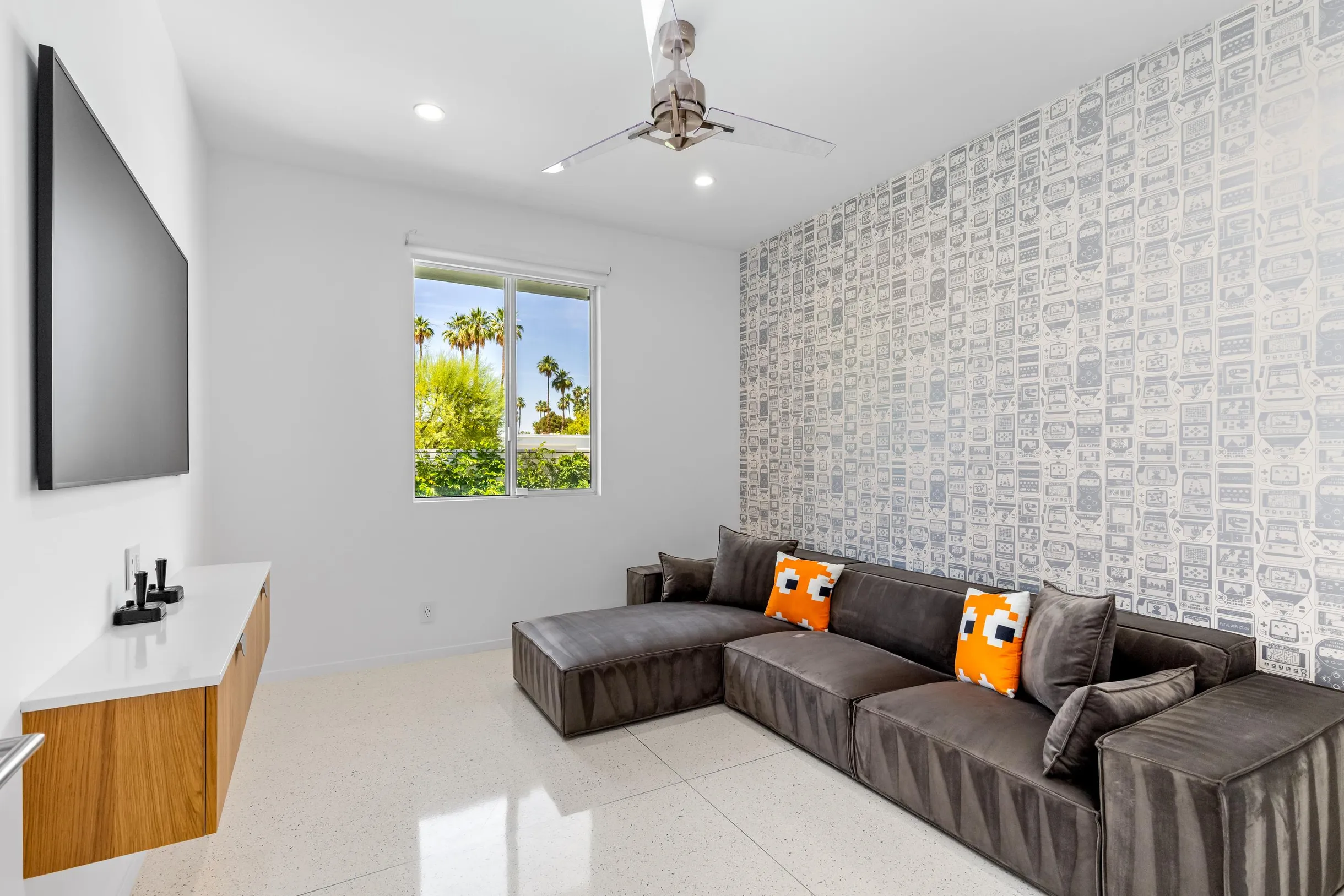 Wander Palm Springs Halo #32