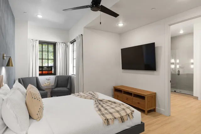 Bedroom 1 image 1