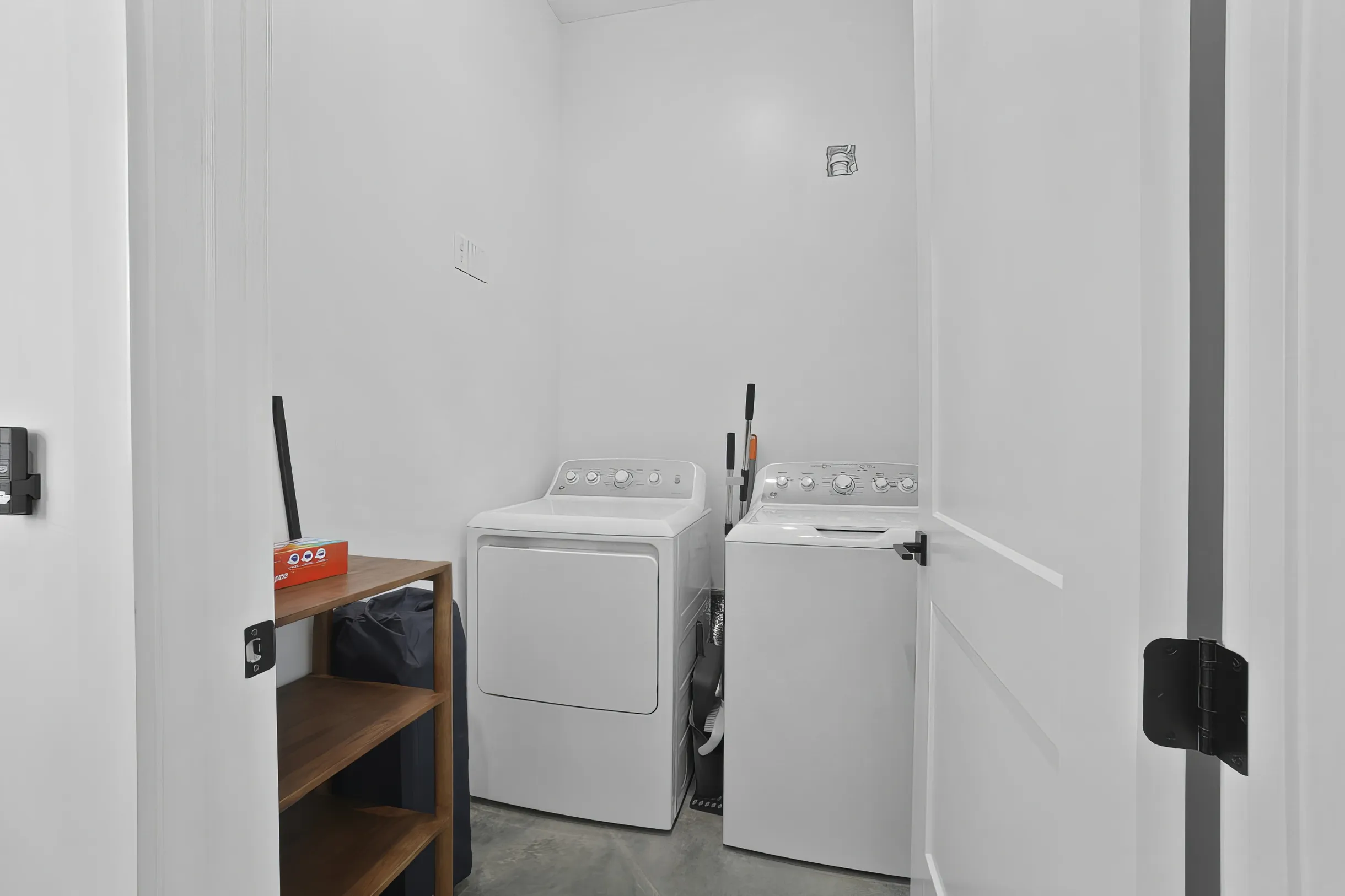 Experience beauty at On The Rocks Shakin! 2 Bunkrooms, large pool, plenty of room for all and the toys! #6