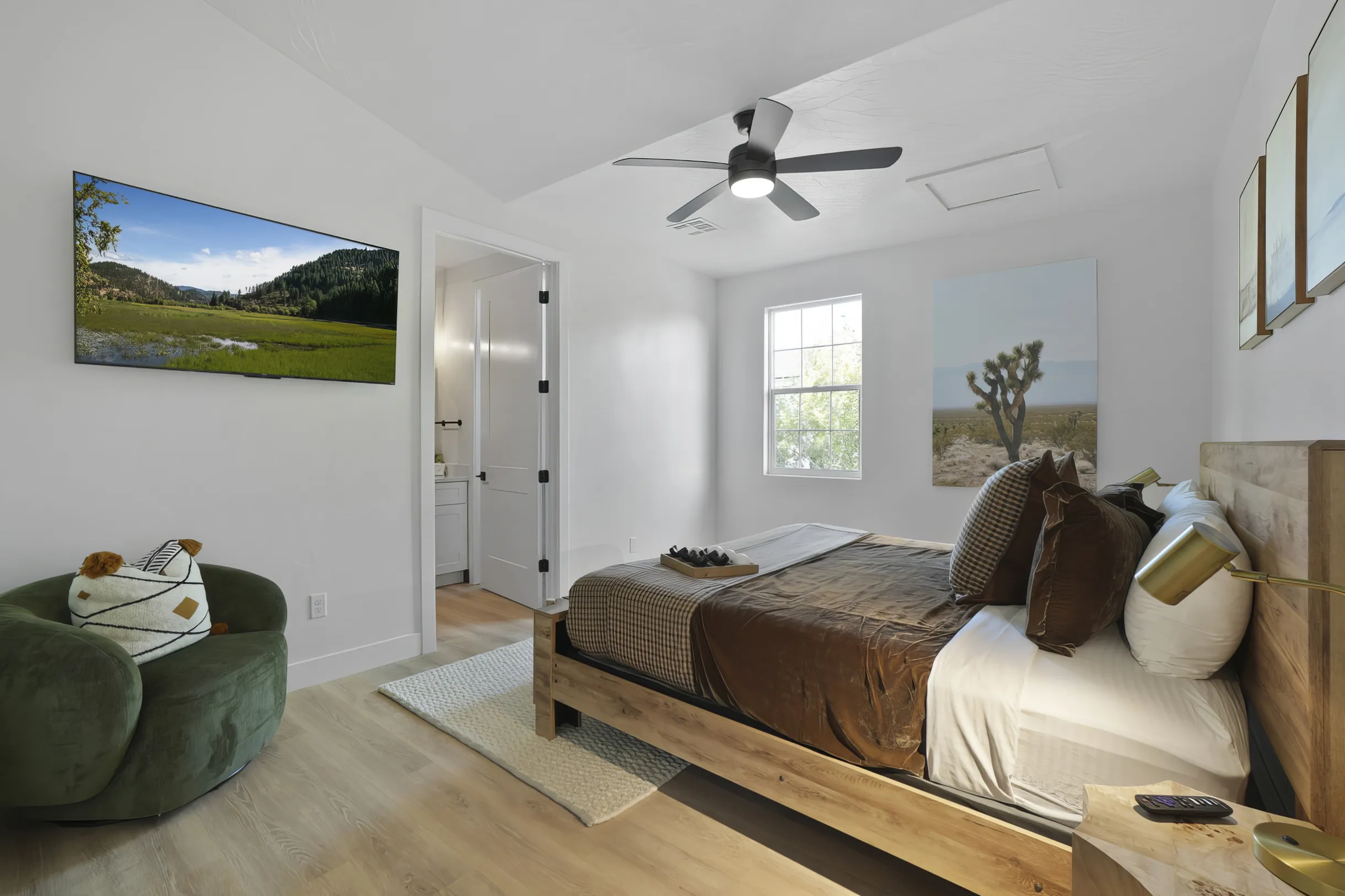 Experience beauty at On The Rocks Shakin! 2 Bunkrooms, large pool, plenty of room for all and the toys! #30