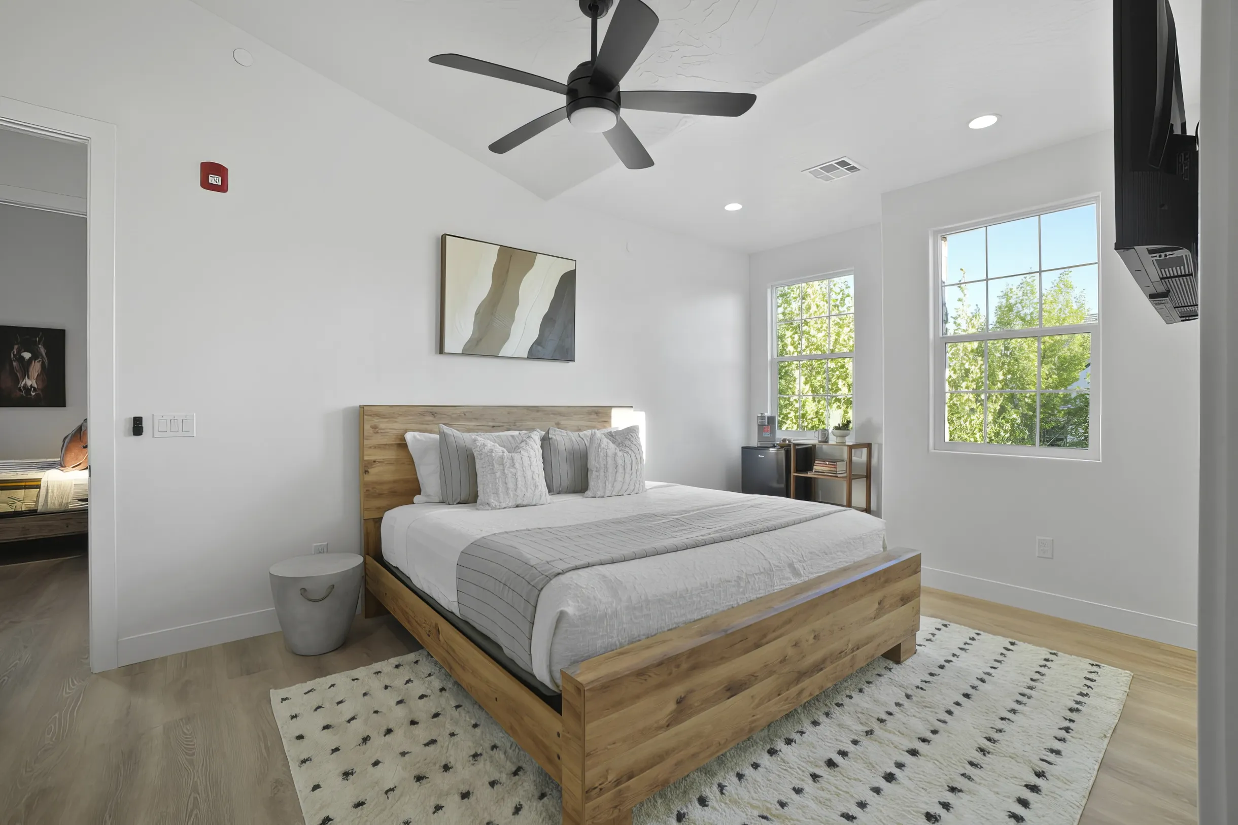 Experience beauty at On The Rocks Shakin! 2 Bunkrooms, large pool, plenty of room for all and the toys! #12