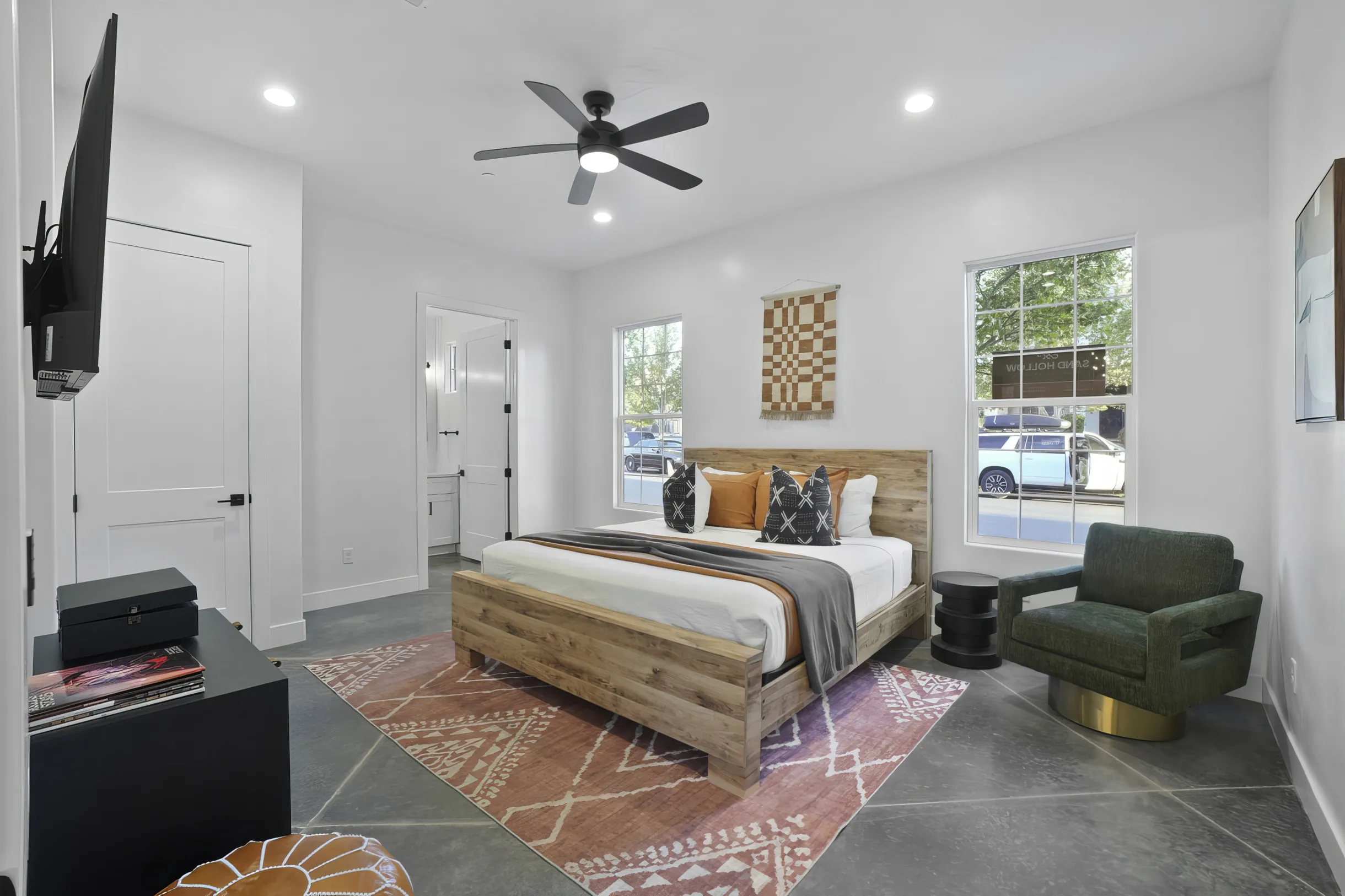 Experience beauty at On The Rocks Shakin! 2 Bunkrooms, large pool, plenty of room for all and the toys! #13