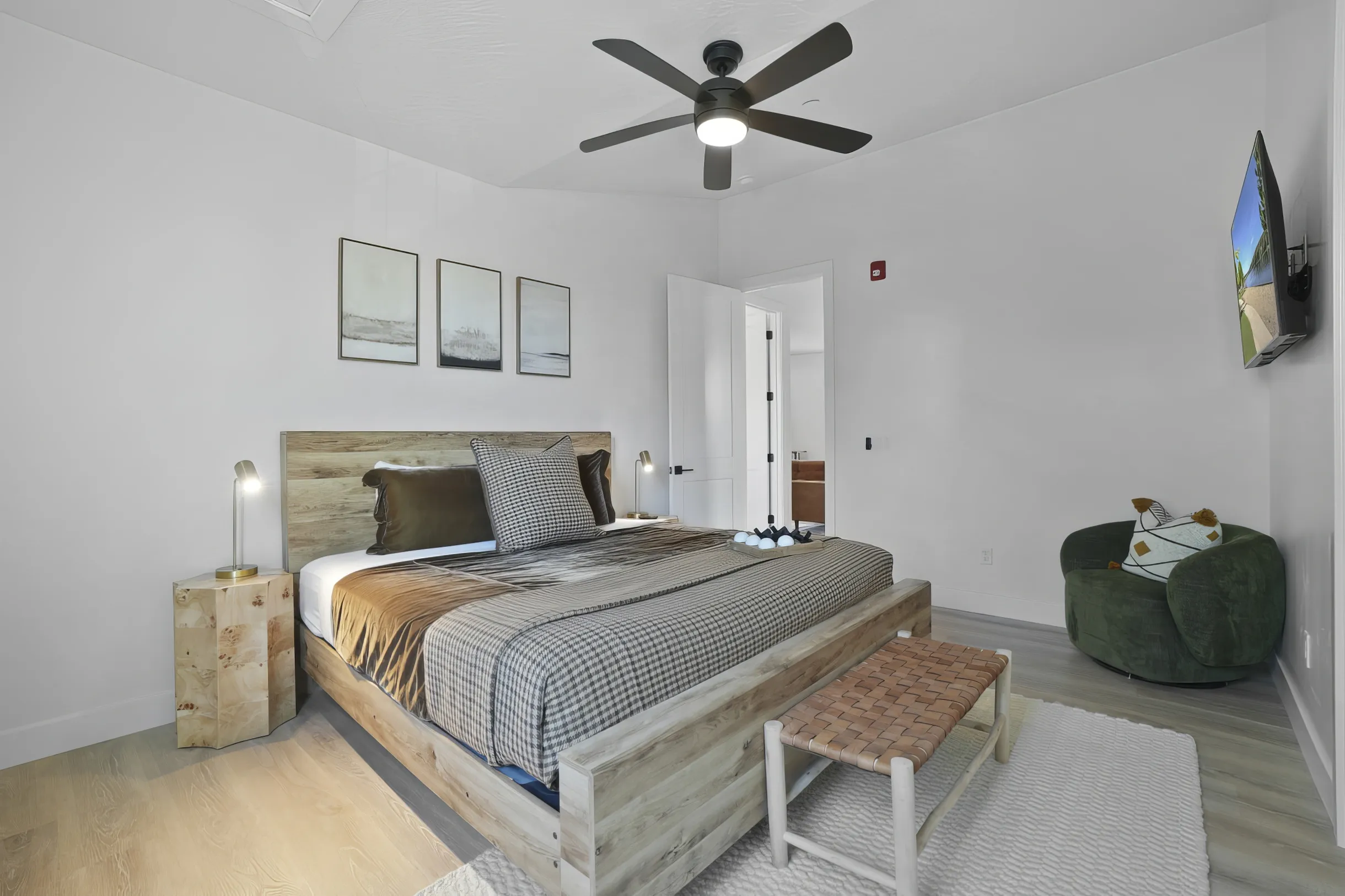 Experience beauty at On The Rocks Shakin! 2 Bunkrooms, large pool, plenty of room for all and the toys! #14