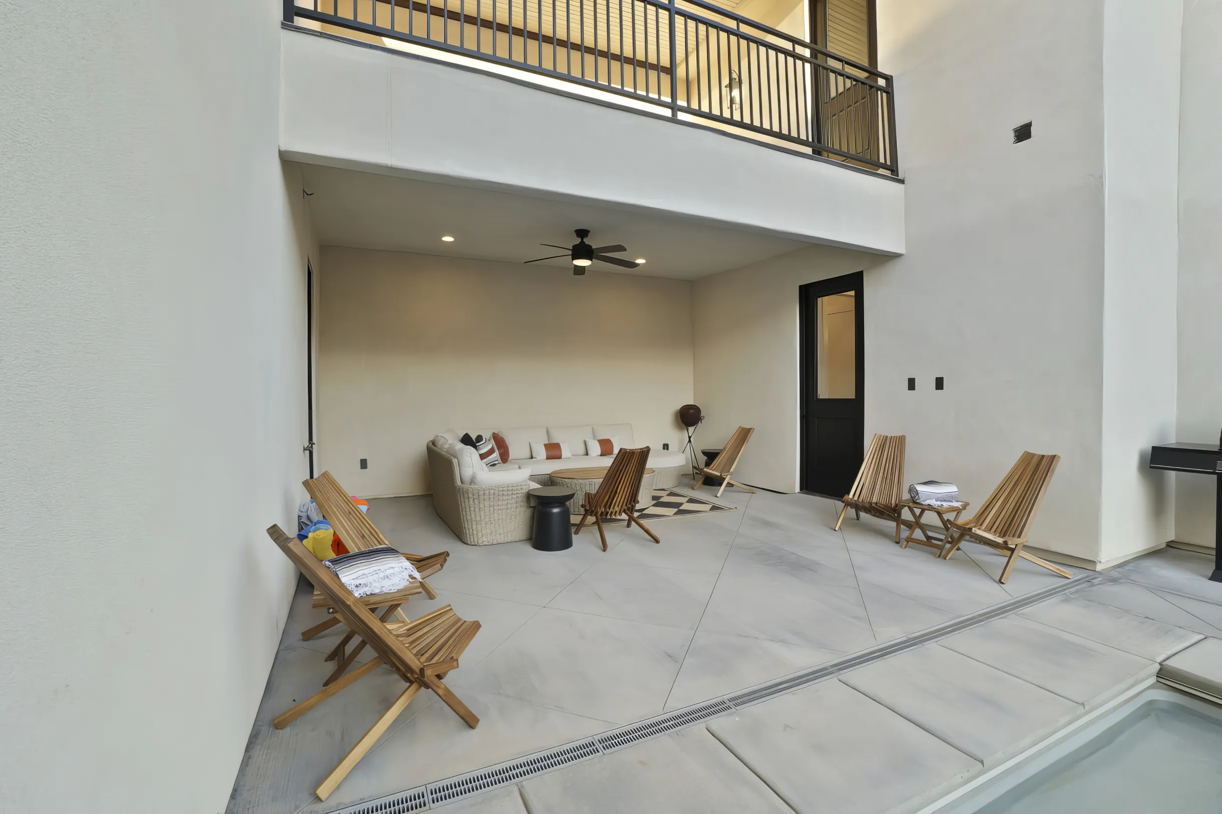 Experience beauty at On The Rocks Shakin! 2 Bunkrooms, large pool, plenty of room for all and the toys! #33