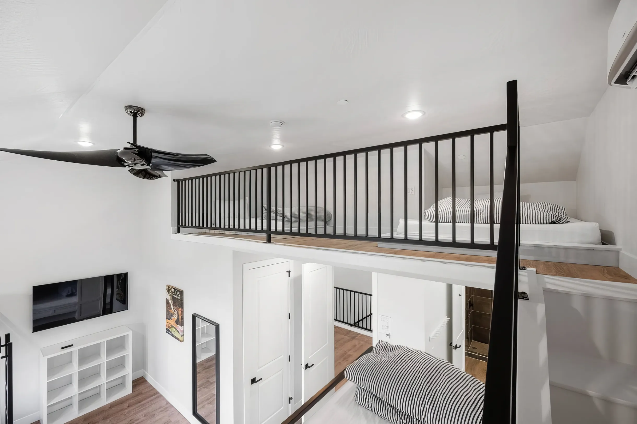 Sand Hollow Haven- two kitchens- sleeps 34 people, Large pool and courtyard! #37