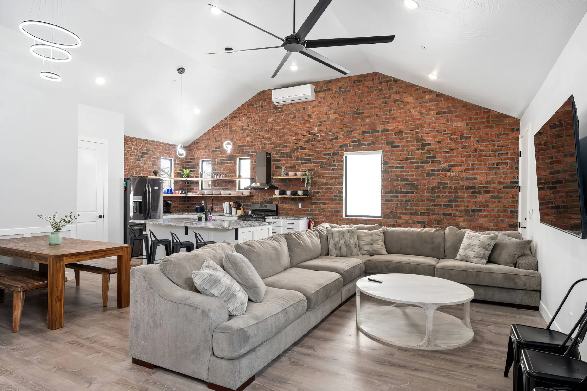 Sand Hollow Haven- two kitchens- sleeps 34 people, Large pool and courtyard! #23