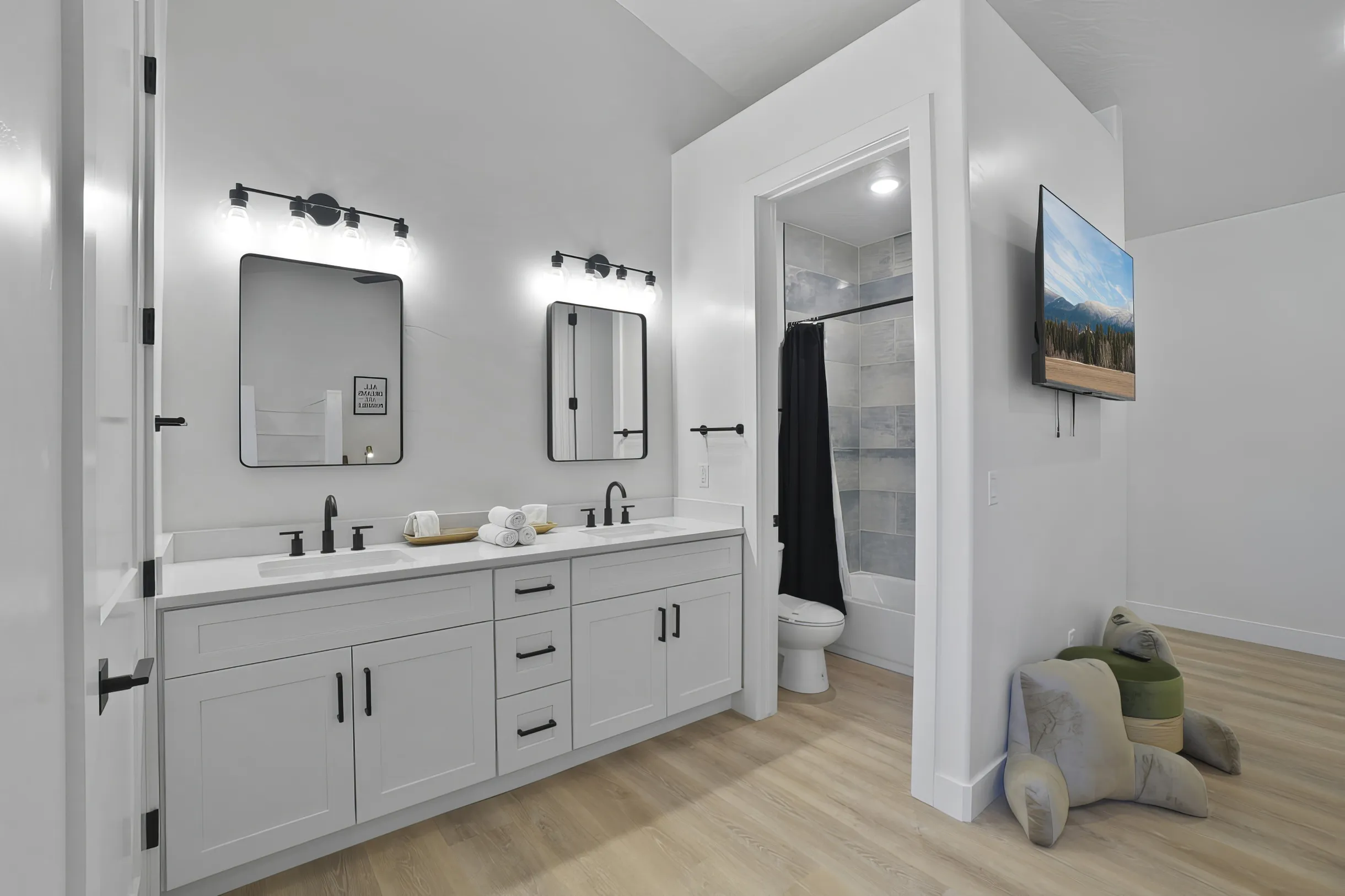 Experience beauty at On The Rocks Shakin! 2 Bunkrooms, large pool, plenty of room for all and the toys! #21