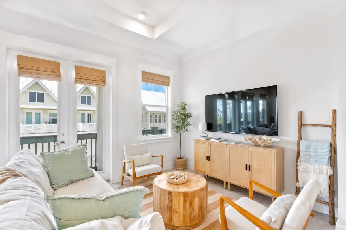 Wander Inlet Beach Oaks