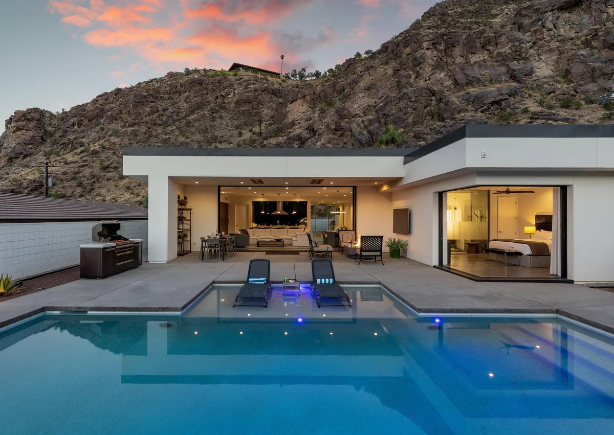 Wander Palm Springs Rock