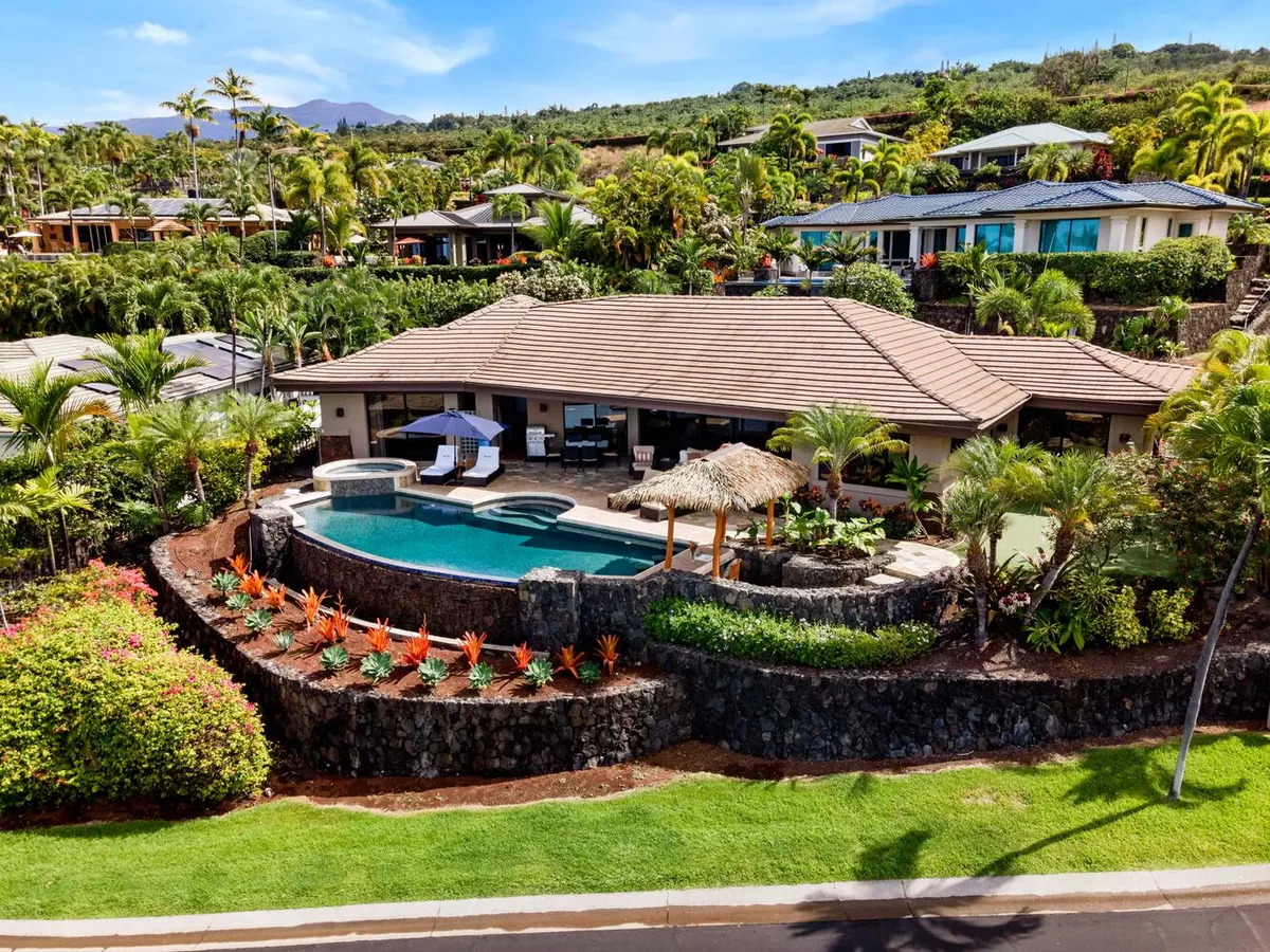 Wander Big Island Bay