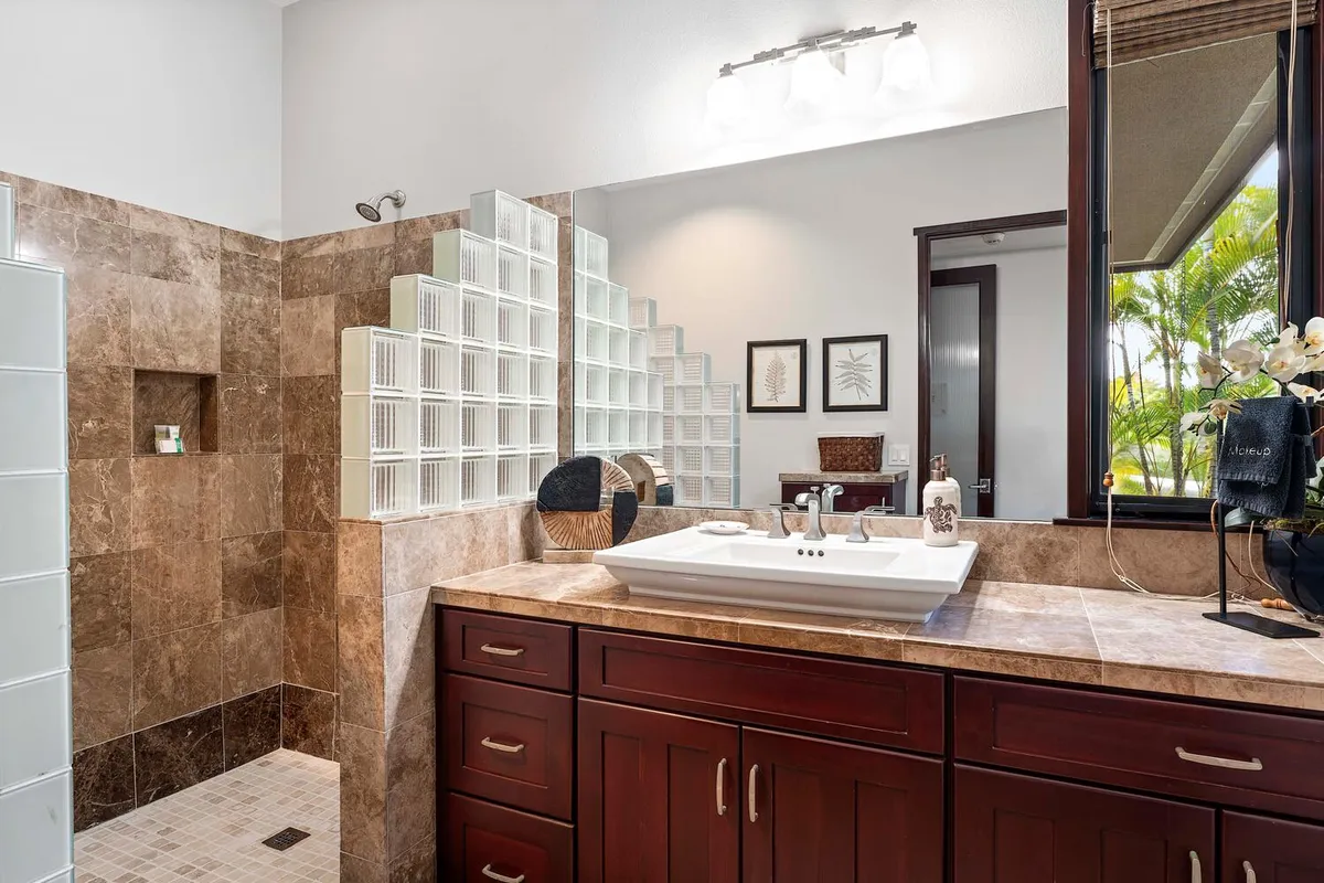 Wander Big Island Bay