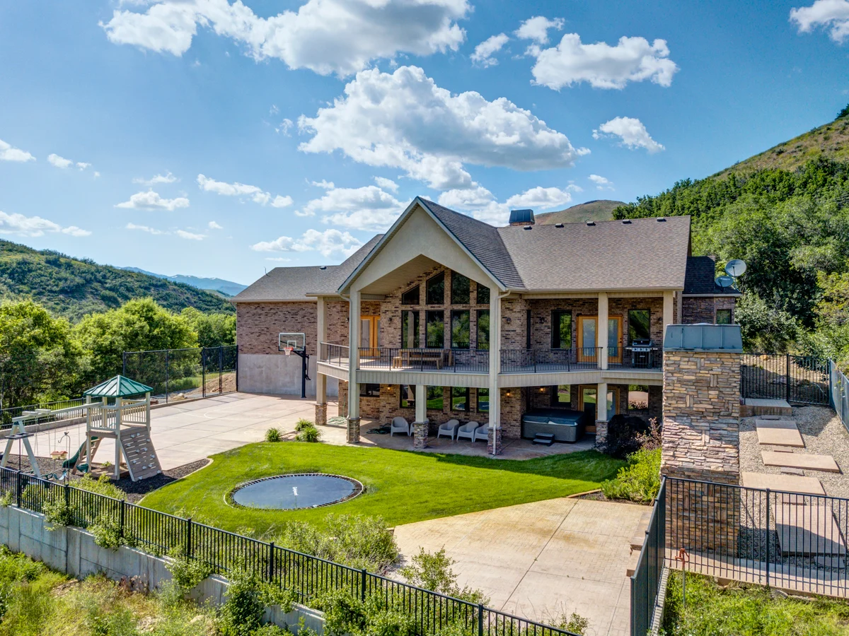 Wander Morgan Riverfront #1