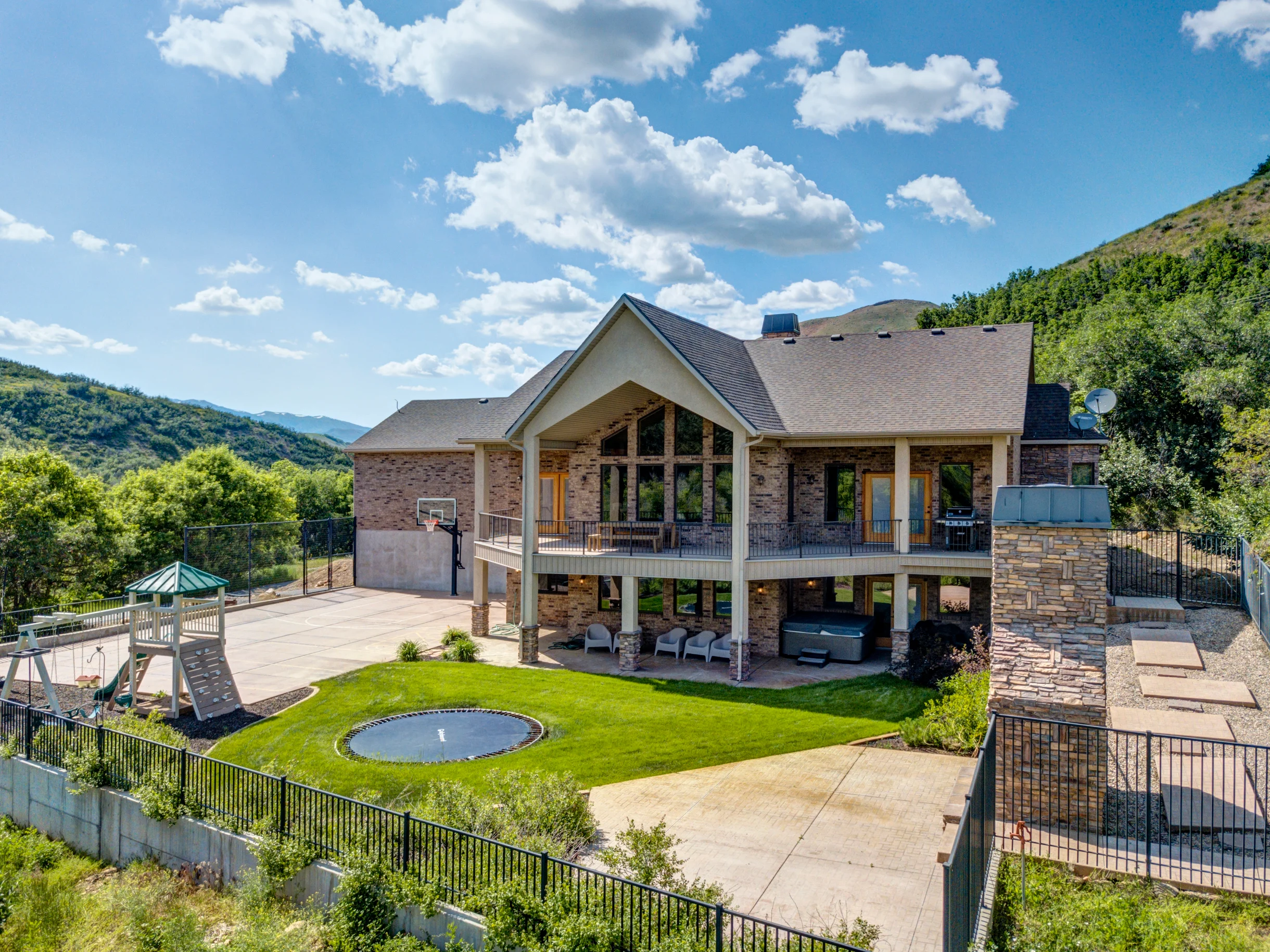 Wander Morgan Riverfront