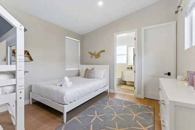 Bedroom 3 image 1
