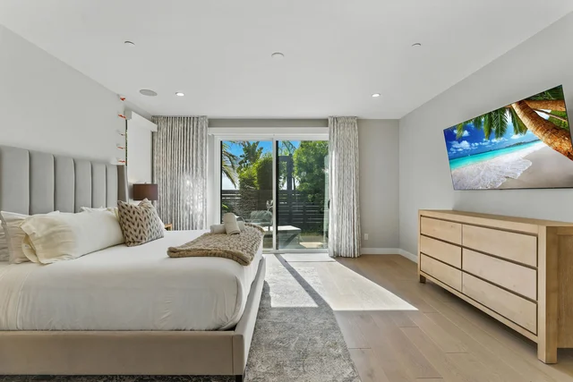 Bedroom 1 image 1