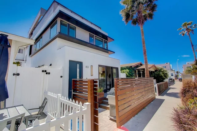 Wander Mission Beach Shores #4