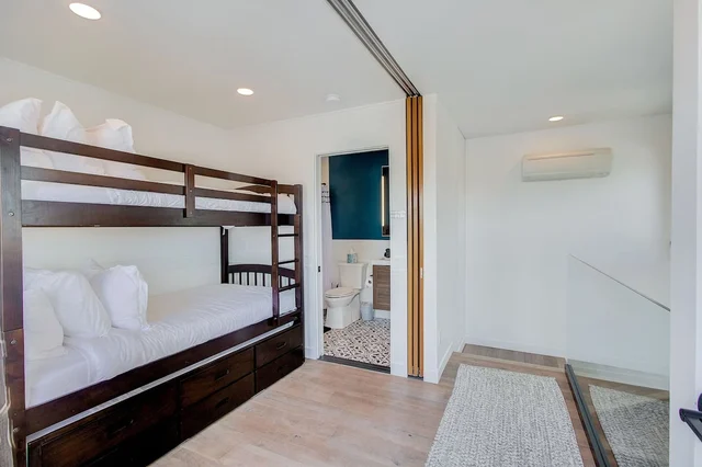 Bedroom 3 image 1