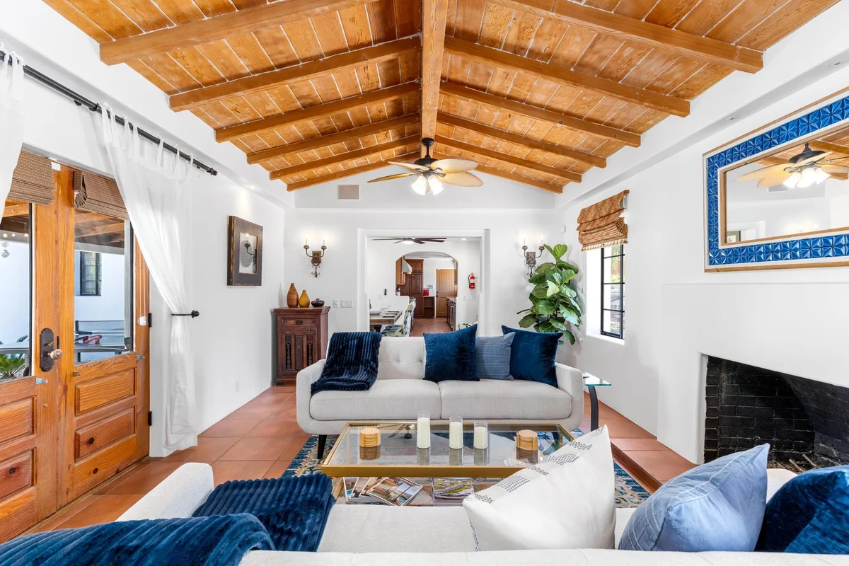 Wander Palm Springs Edge