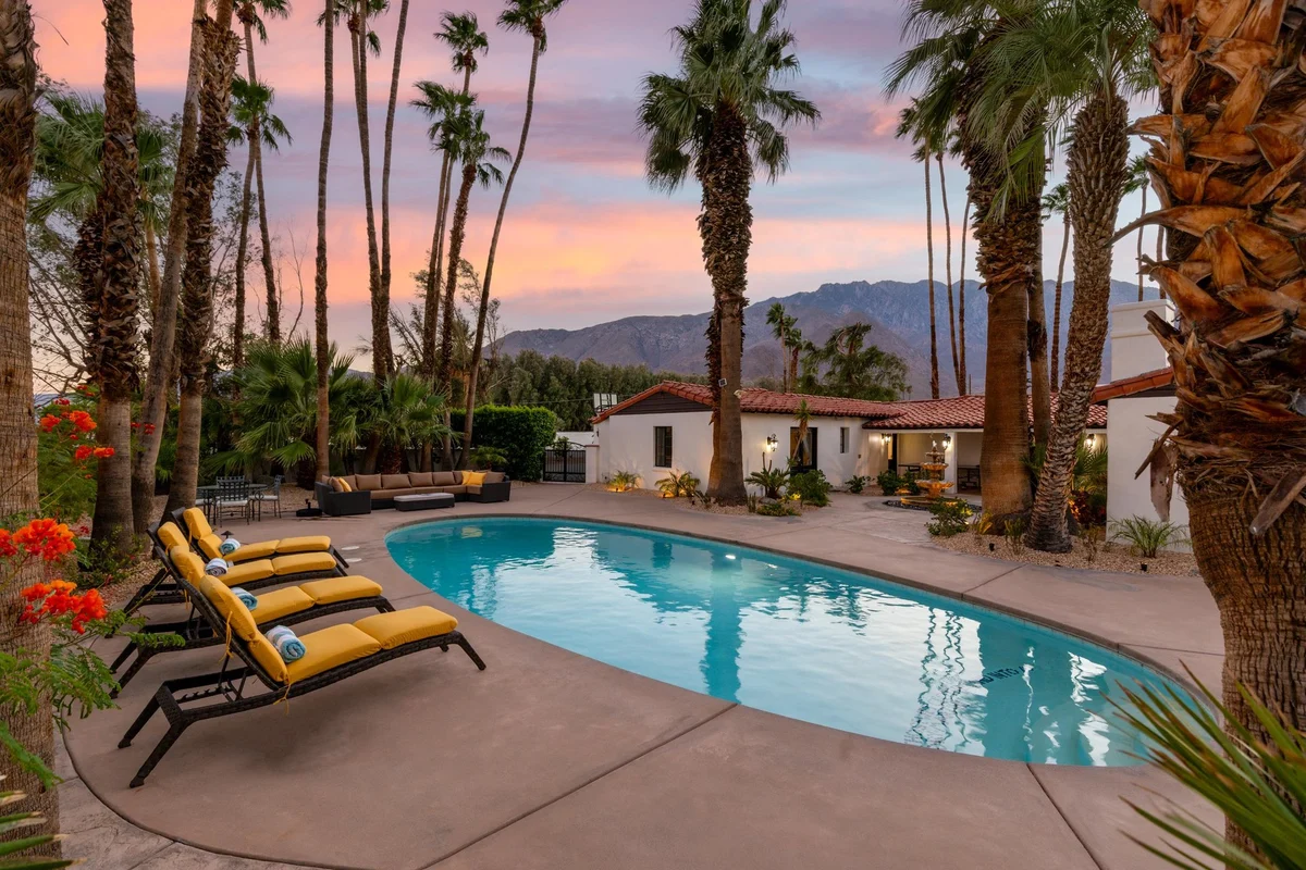 Wander Palm Springs Edge