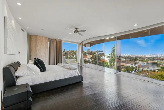 Bedroom 1 image 1