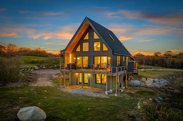 Wander Cuttyhunk Waterfront #2