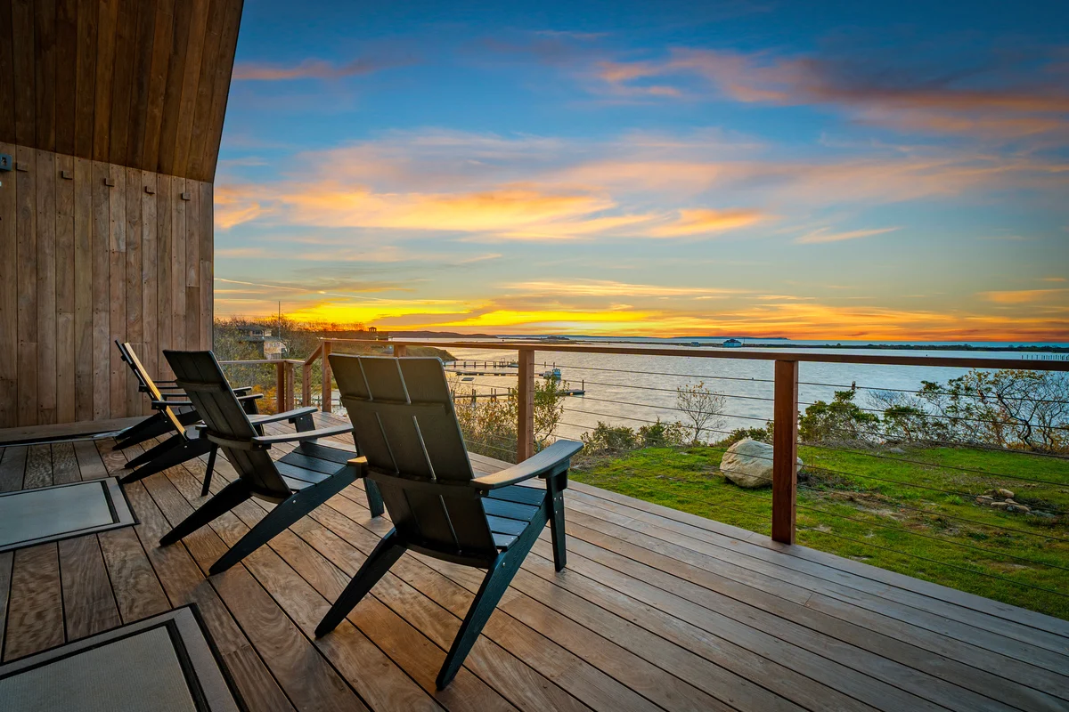 Wander Cuttyhunk Waterfront